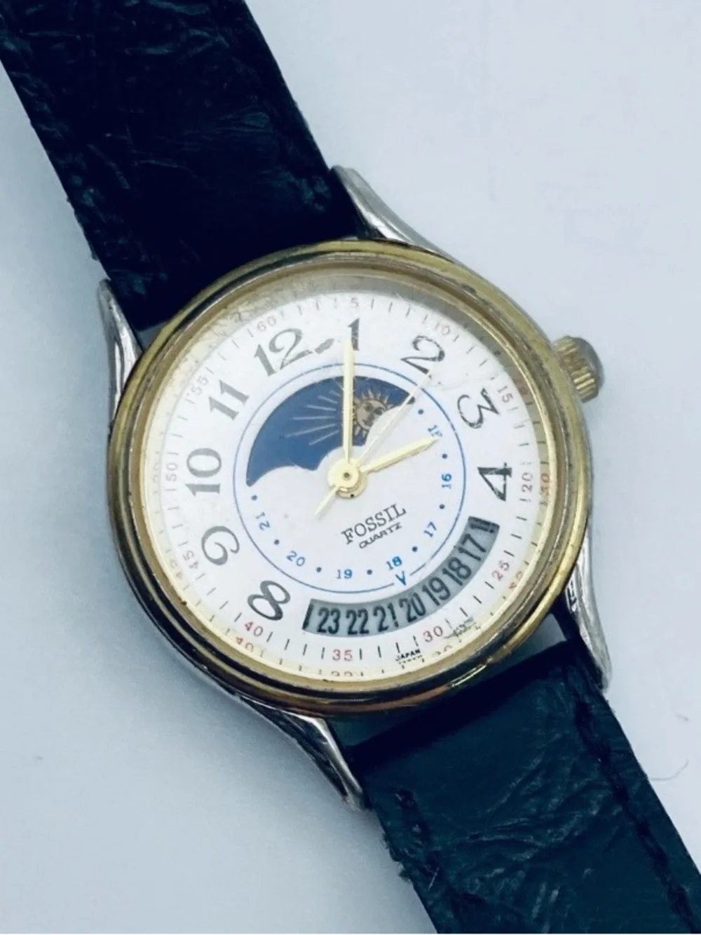 Vintage Fossil 1985 Moon Phase Calendar Watch Gold Case Leather Band Rare
